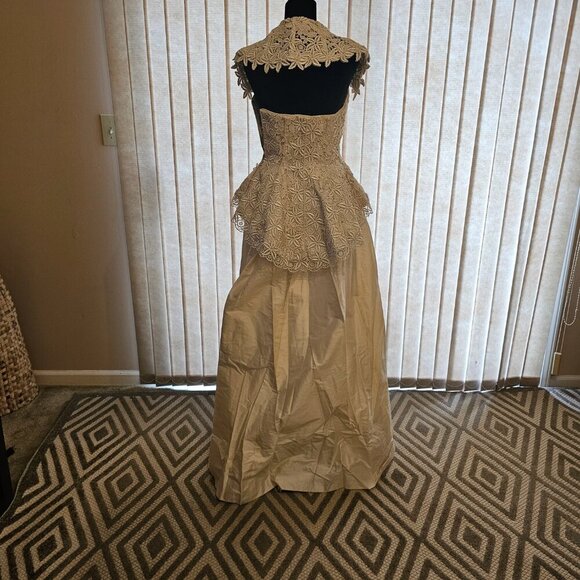 Vintage Embroidered Star Wedding  Dress. Size 4 NWT - Picture 3 of 8